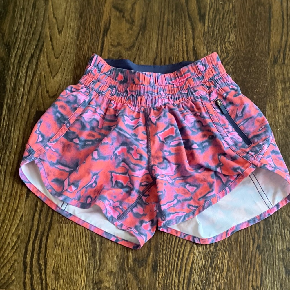 Lululemon Tracker Low-rise short 4”
